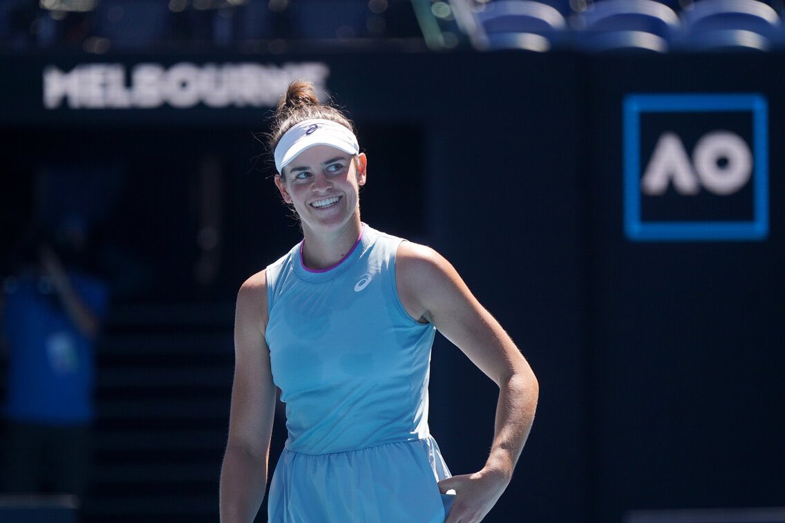 Jennifer Brady o învinge pe Karolina Muchova, se vede cu Naomi Osaka în